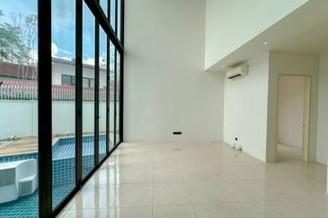 3 Storey Bungalow with Lift Pool Rooftop Kuala Lumpur