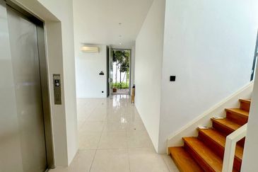 3 Storey Bungalow with Lift Pool Rooftop Kuala Lumpur