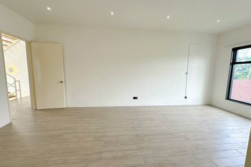 3 Storey Bungalow with Lift Pool Rooftop Kuala Lumpur