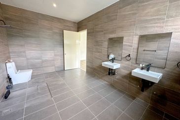 3 Storey Bungalow with Lift Pool Rooftop Kuala Lumpur