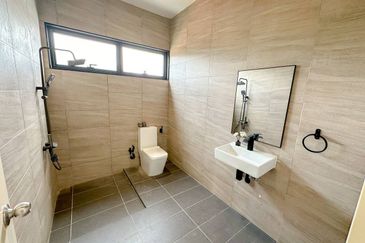 3 Storey Bungalow with Lift Pool Rooftop Kuala Lumpur