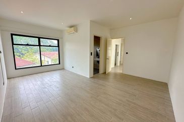 3 Storey Bungalow with Lift Pool Rooftop Kuala Lumpur