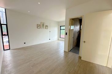 3 Storey Bungalow with Lift Pool Rooftop Kuala Lumpur