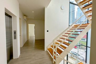 3 Storey Bungalow with Lift Pool Rooftop Kuala Lumpur