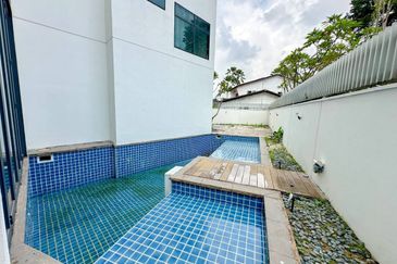3 Storey Bungalow with Lift Pool Rooftop Kuala Lumpur