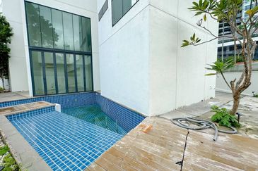 3 Storey Bungalow with Lift Pool Rooftop Kuala Lumpur