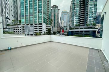 3 Storey Bungalow with Lift Pool Rooftop Kuala Lumpur