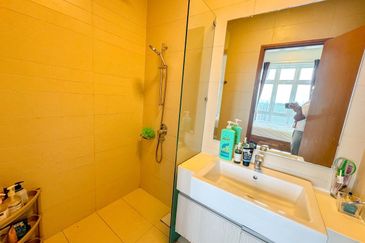 Royal Regent Sri Putramas III