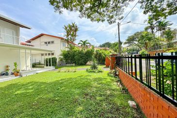 Gated & Guarded 2 Storey Bungalow Section 17 PJ Petaling Jaya Newly Refurbished