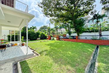 Gated & Guarded 2 Storey Bungalow Section 17 PJ Petaling Jaya Newly Refurbished