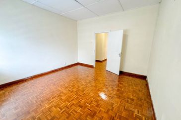 Gated & Guarded 2 Storey Bungalow Section 17 PJ Petaling Jaya Newly Refurbished