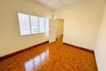 Gated & Guarded 2 Storey Bungalow Section 17 PJ Petaling Jaya Newly Refurbished