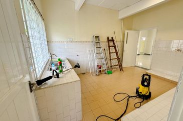 Gated & Guarded 2 Storey Bungalow Section 17 PJ Petaling Jaya Newly Refurbished