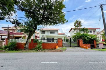 Gated & Guarded 2 Storey Bungalow Section 17 PJ Petaling Jaya Newly Refurbished
