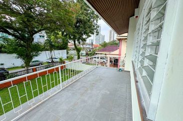 Gated & Guarded 2 Storey Bungalow Section 17 PJ Petaling Jaya Newly Refurbished