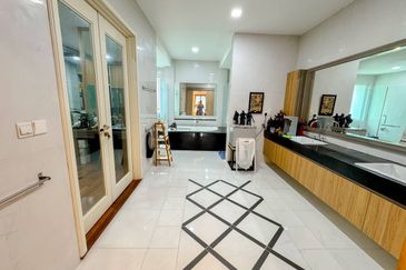 Rafflesia @ The Hill