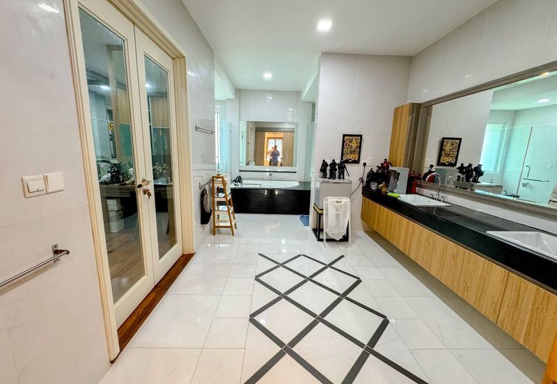 Rafflesia @ The Hill