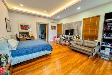 Rafflesia @ The Hill