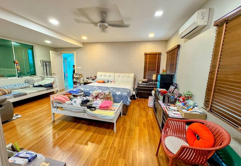 Rafflesia @ The Hill