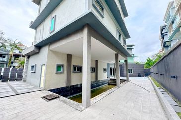 Rafflesia @ The Hill