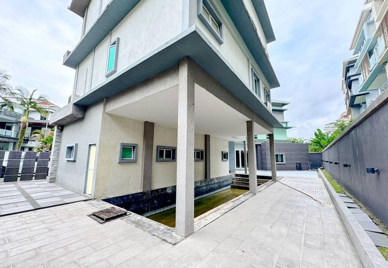 Rafflesia @ The Hill