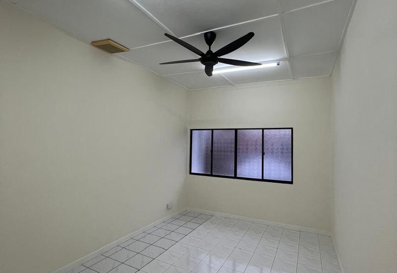 Level 1 Bukit Anggerik cheras Upstairs shop lot 