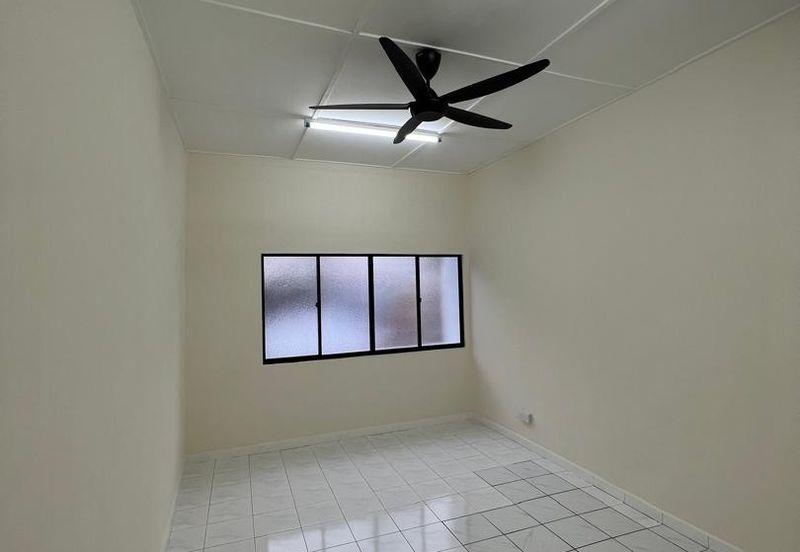 Level 1 Bukit Anggerik cheras Upstairs shop lot 