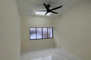 Level 1 Bukit Anggerik cheras Upstairs shop lot 