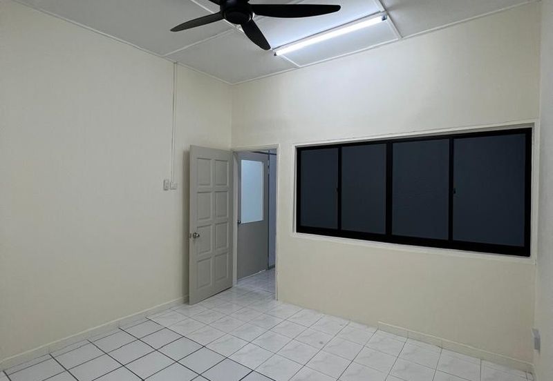 Level 1 Bukit Anggerik cheras Upstairs shop lot 