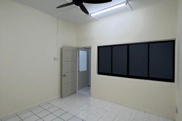 Level 1 Bukit Anggerik cheras Upstairs shop lot 