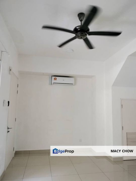 3sty House Bayu heights 2 Partially furnished , Selangor, Seri Kembangan