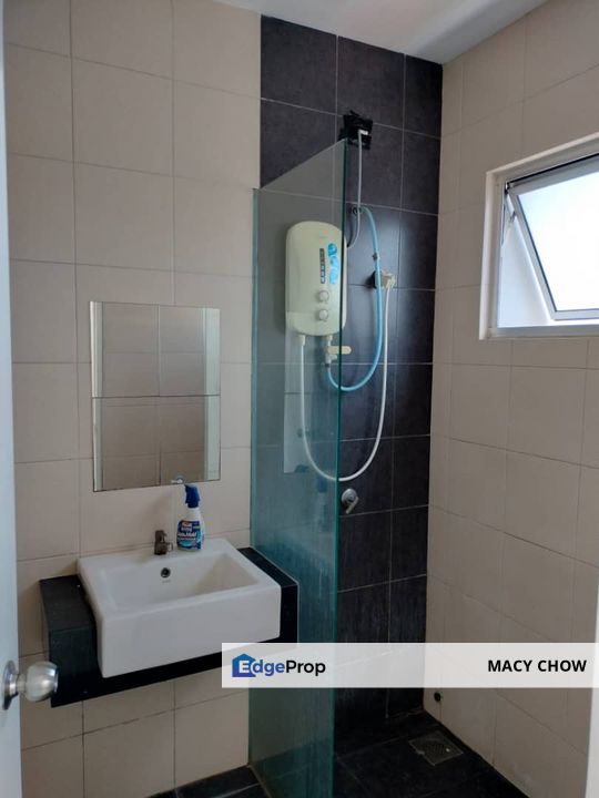 3sty House Bayu heights 2 Partially furnished , Selangor, Seri Kembangan