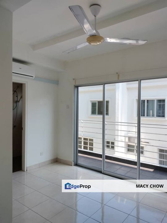 3sty House Bayu heights 2 Partially furnished , Selangor, Seri Kembangan
