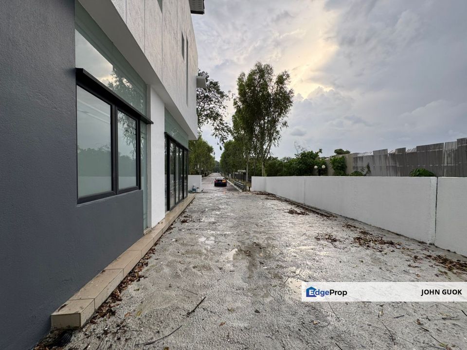 Bluconstellation, Bluwater Estate at The Mines, Seri Kembangan ... below market value with renovated unit, Selangor, Seri Kembangan