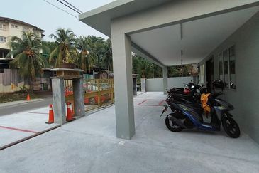 3 Storeys Semi-D HOSTEL Kampung Tasek Permai Ampang