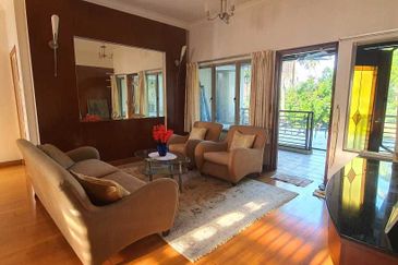 Kota Kemuning ~ Bungalow with beautiful golf view for sale  