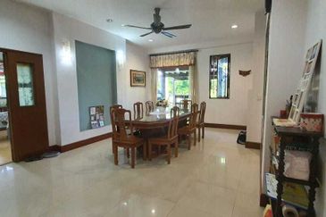 Kota Kemuning ~ Bungalow with beautiful golf view for sale  