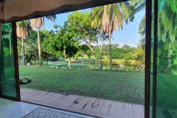 Kota Kemuning ~ Bungalow with beautiful golf view for sale  