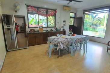 Kota Kemuning ~ Bungalow with beautiful golf view for sale  
