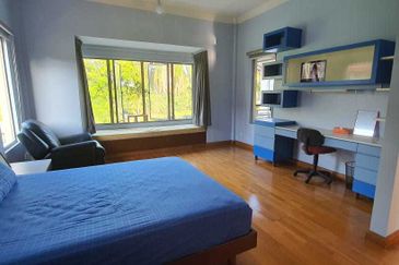 Kota Kemuning ~ Bungalow with beautiful golf view for sale  