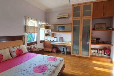 Kota Kemuning ~ Bungalow with beautiful golf view for sale  