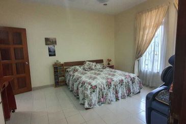 Kota Kemuning ~ Bungalow with beautiful golf view for sale  