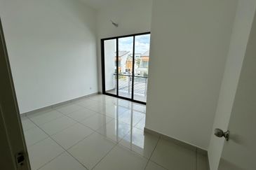 Robin at Bandar Rimbayu, Double storey new terrace house for sale