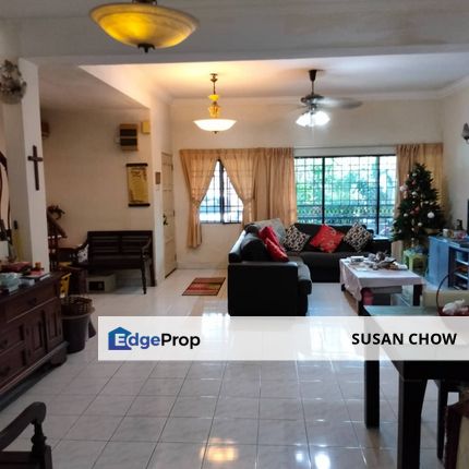 Cosy intermediate house in Sri Suria Bukit Rimau, gated and guarded community with club facilities, Selangor, Shah Alam