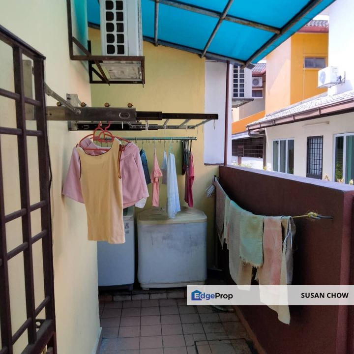 Sri Suria, Bukit Rimau, Shah Alam ~ Cosy intermediate house in gated and guarded community with club facilities for sale, Selangor, Shah Alam