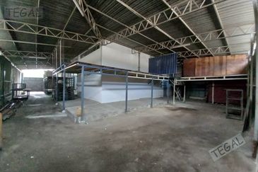 West Port, Pulau Indah