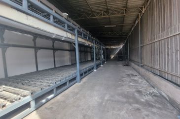 West Port, Pulau Indah