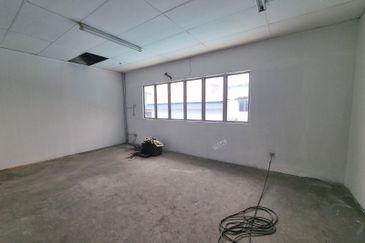 West Port, Pulau Indah