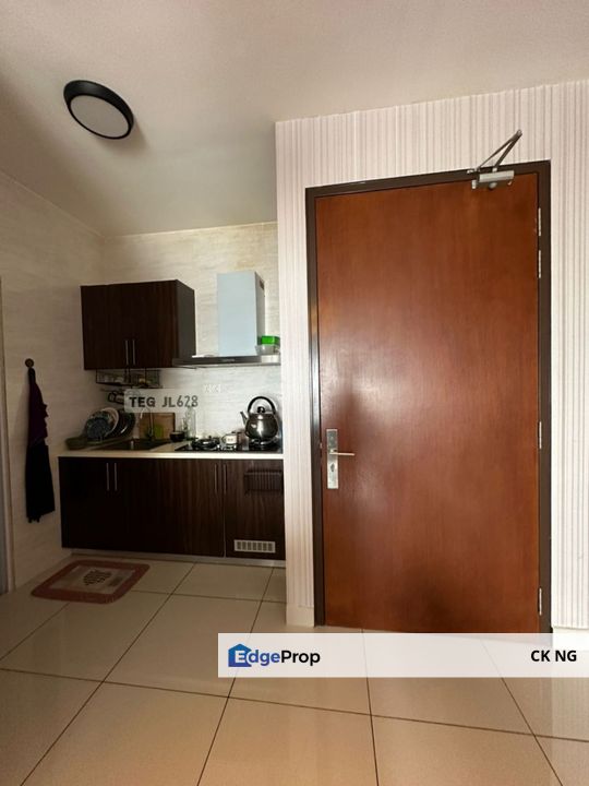 Middle Floor Koi Suites Puchong Renovated Furnished , Selangor, Puchong