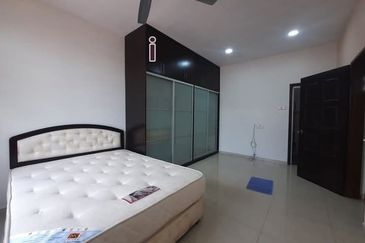 Daisy, Bandar Bukit Raja